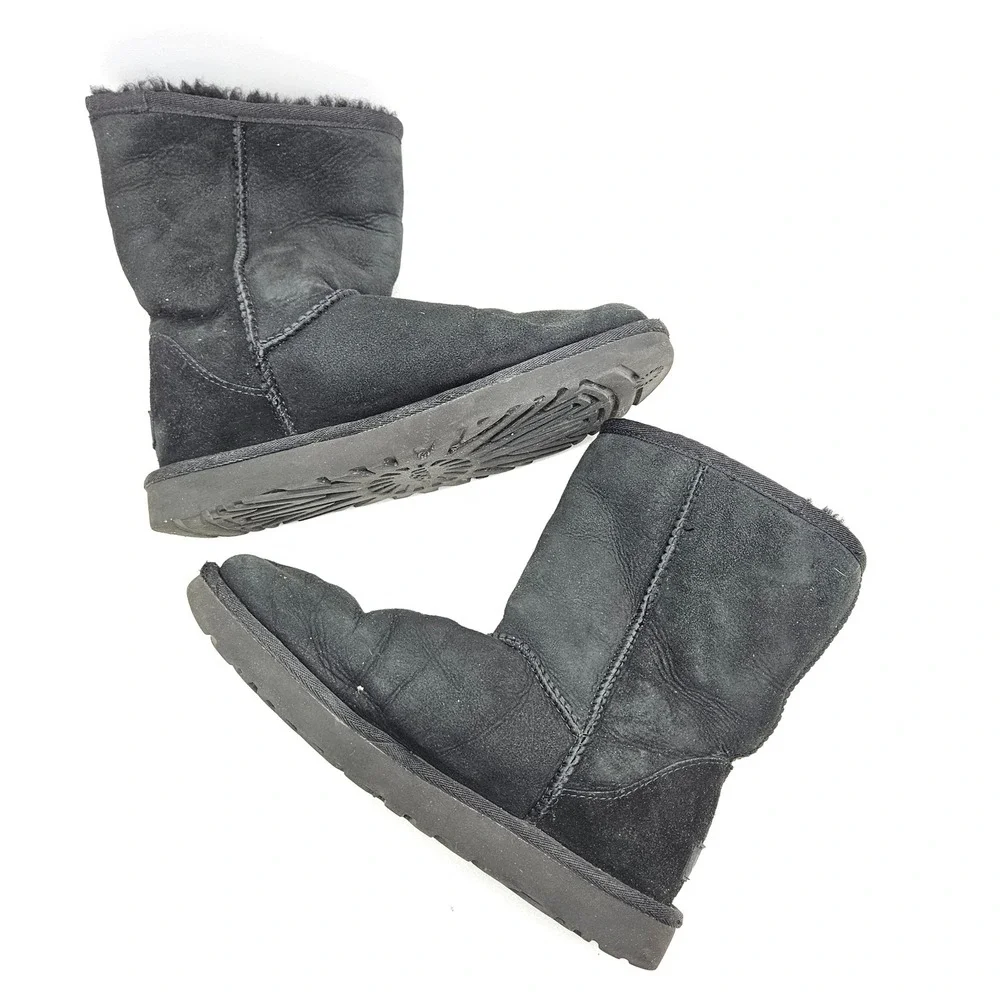 UGG Classic Short II Black Suede Shearling Boots 1016223 Womens Size‎ 8